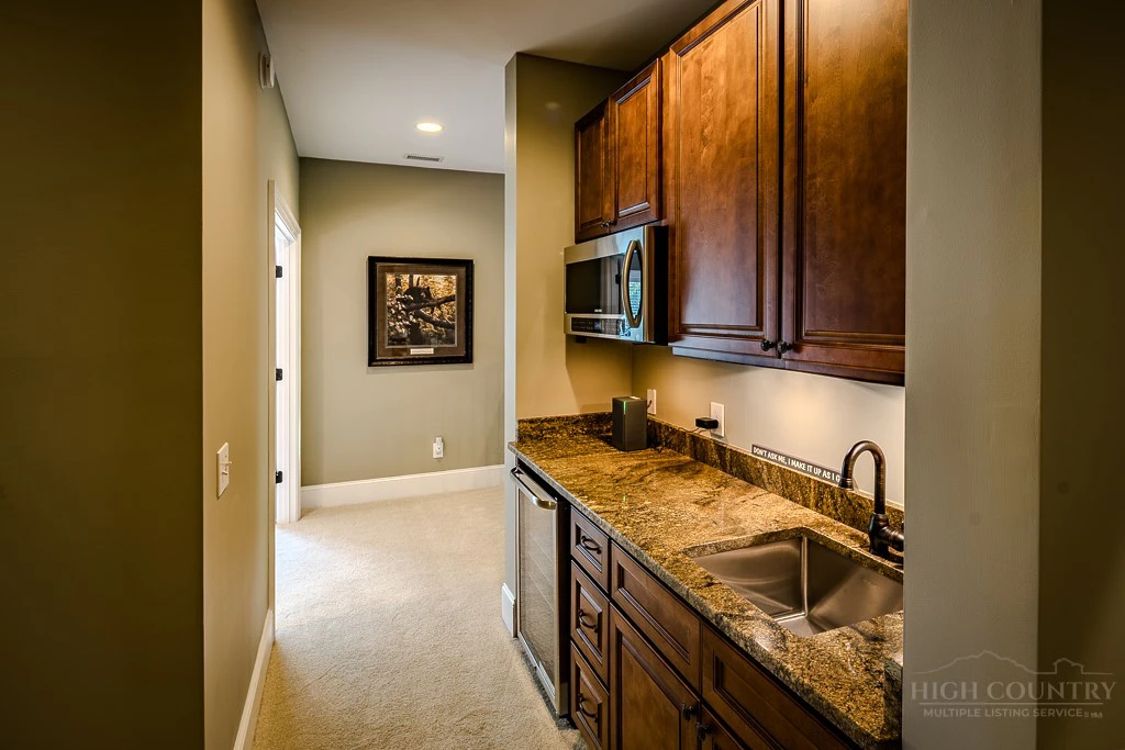 Image number 7 for the current listing