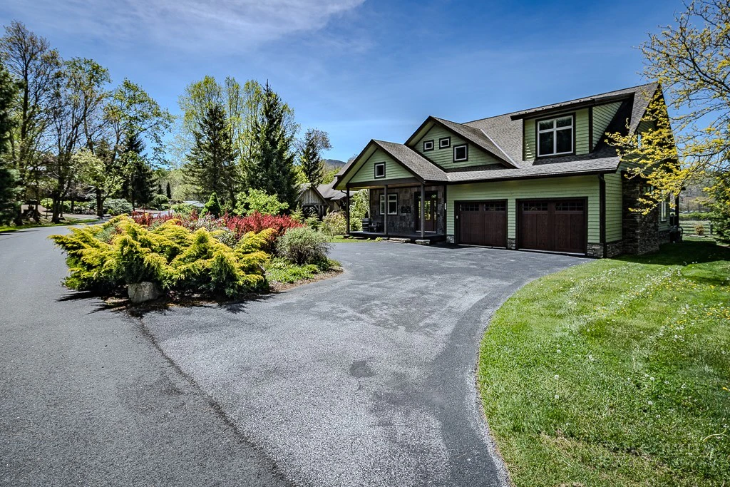 Image number 1 for the current listing