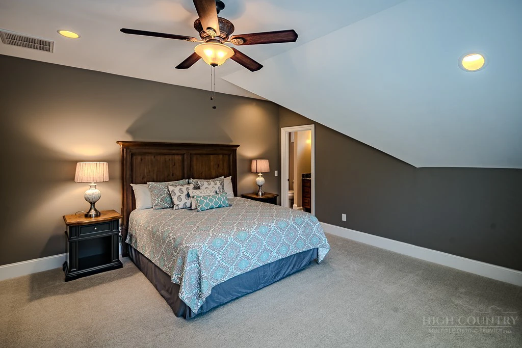 Image number 9 for the current listing
