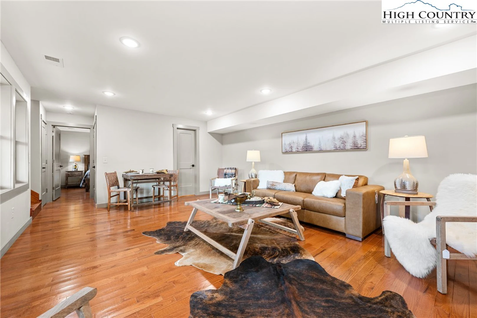 Image number 14 for the current listing
