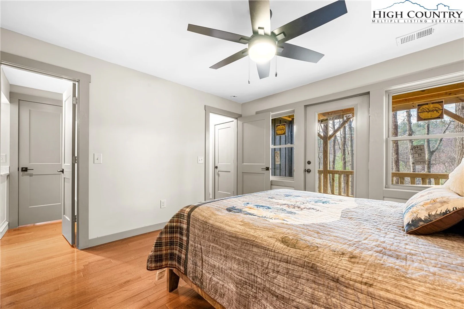 Image number 4 for the current listing