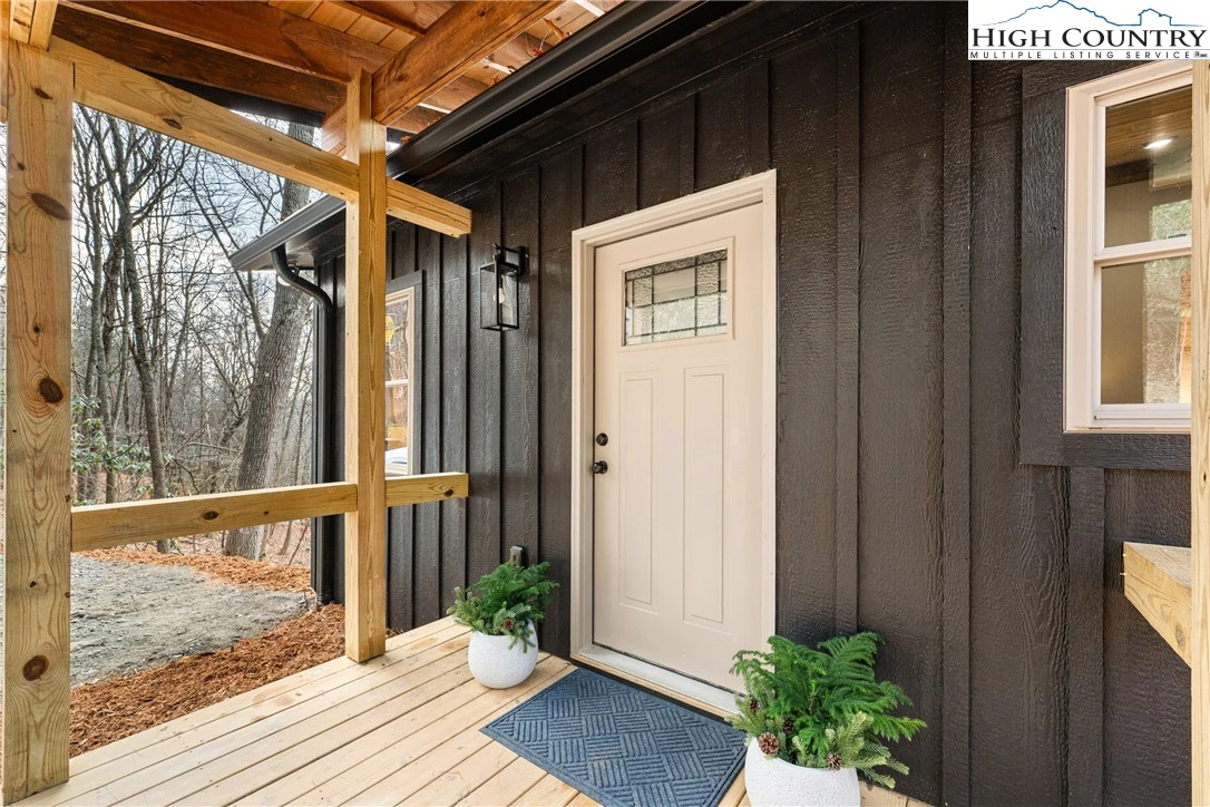 Image number 18 for the current listing