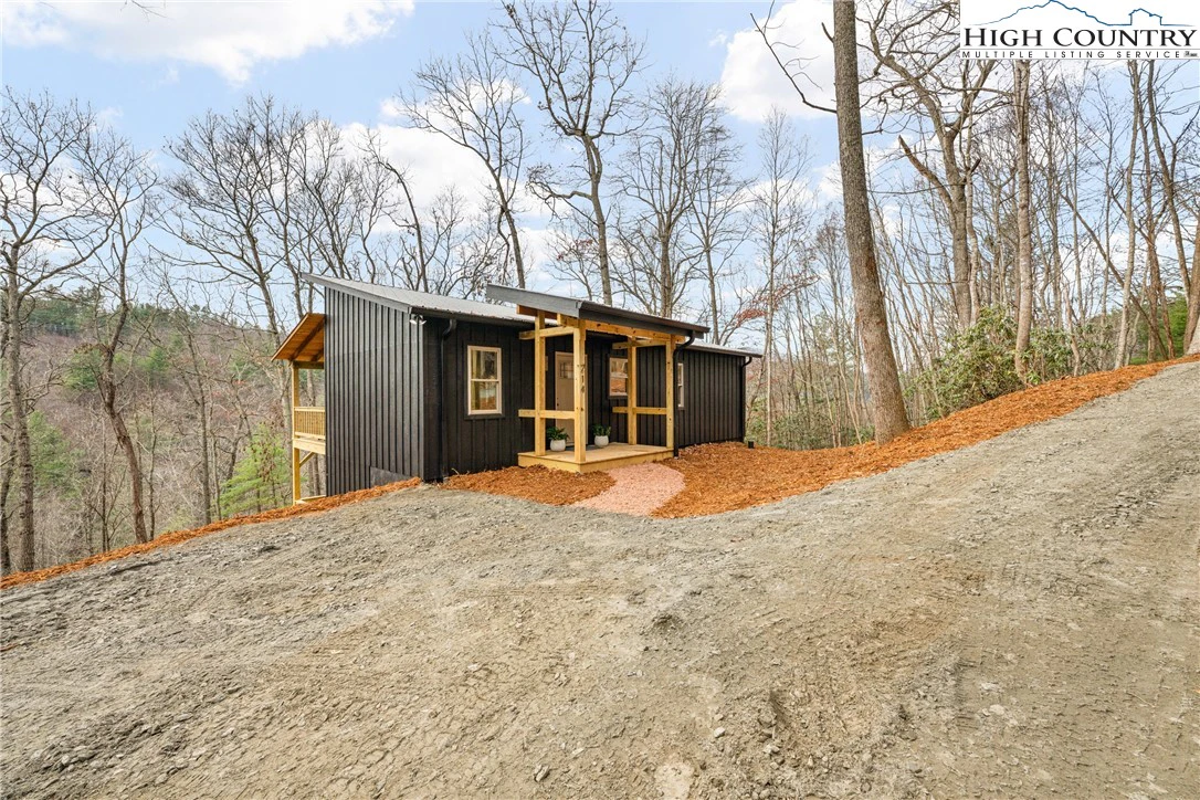 Image number 19 for the current listing