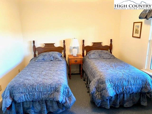Image number 19 for the current listing