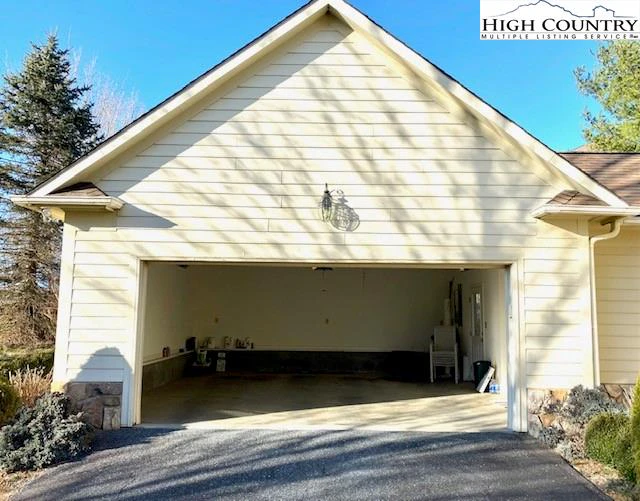 Image number 10 for the current listing