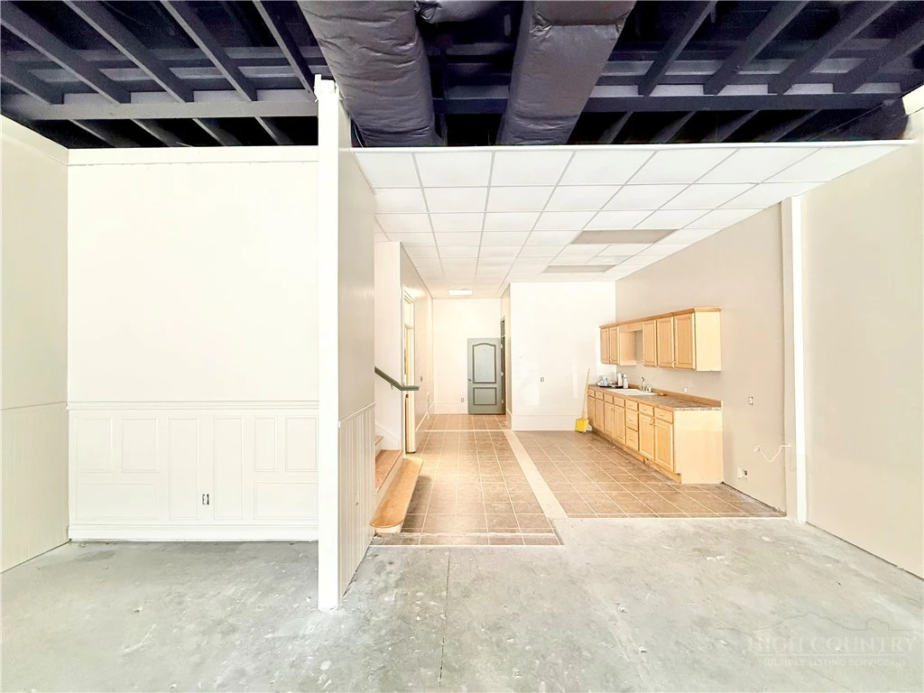Image number 4 for the current listing