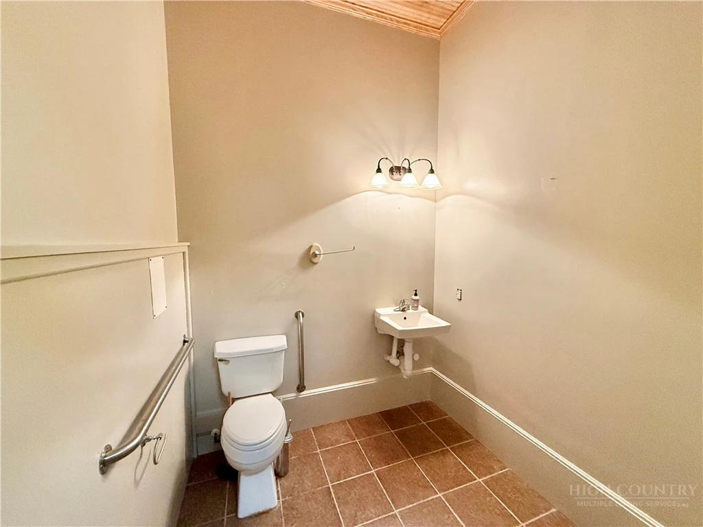 Image number 6 for the current listing