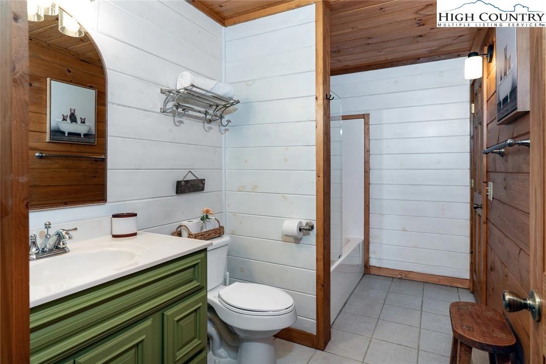Image number 3 for the current listing