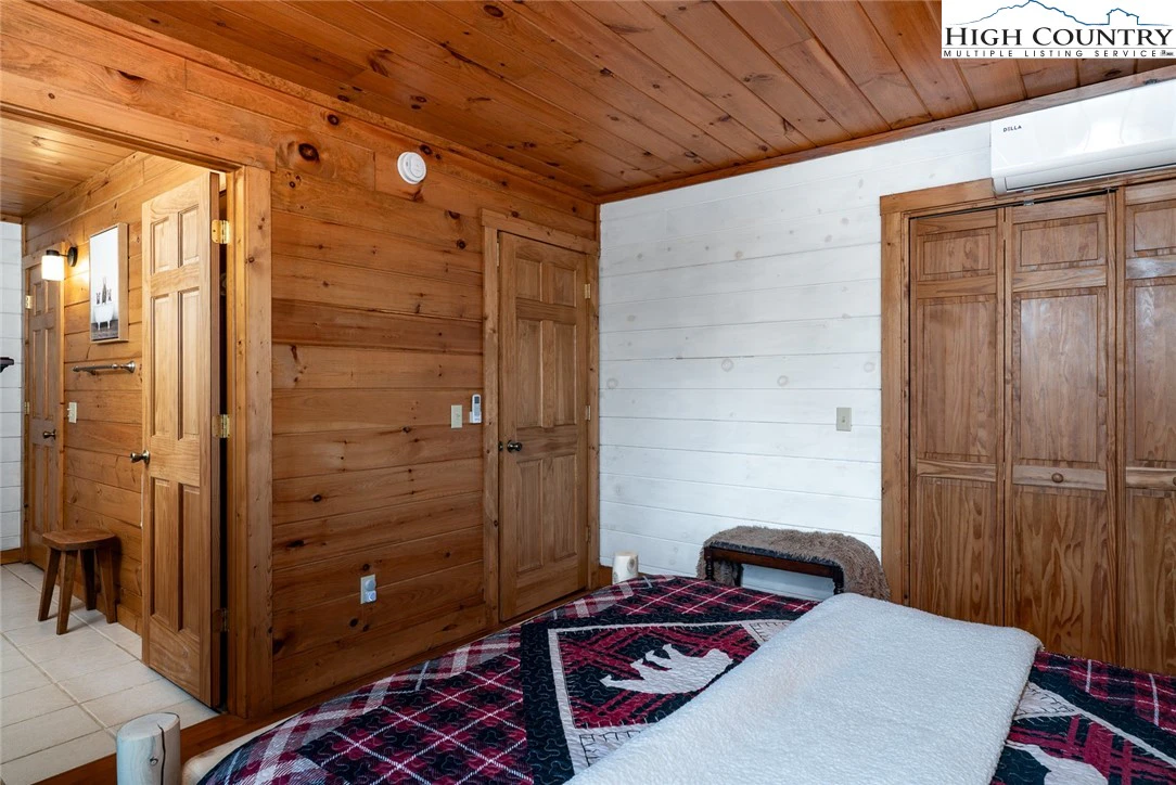 Image number 8 for the current listing