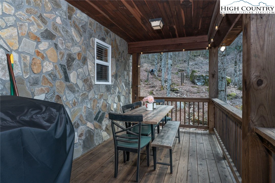 Image number 11 for the current listing