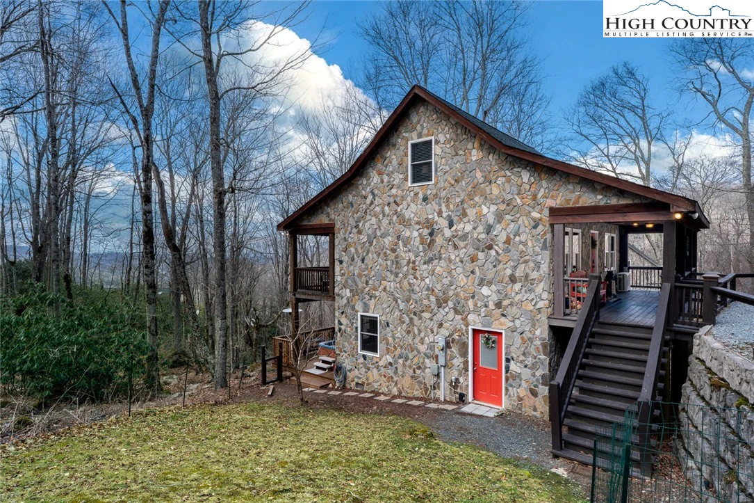 Image number 17 for the current listing