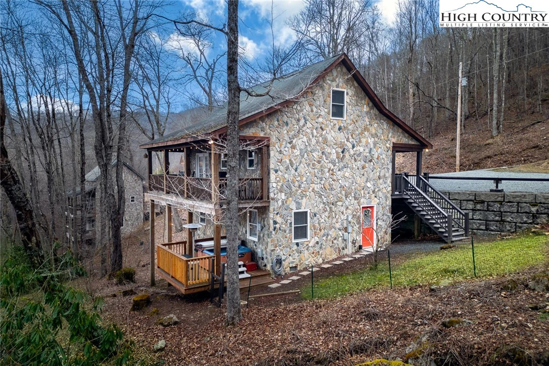 Image number 19 for the current listing