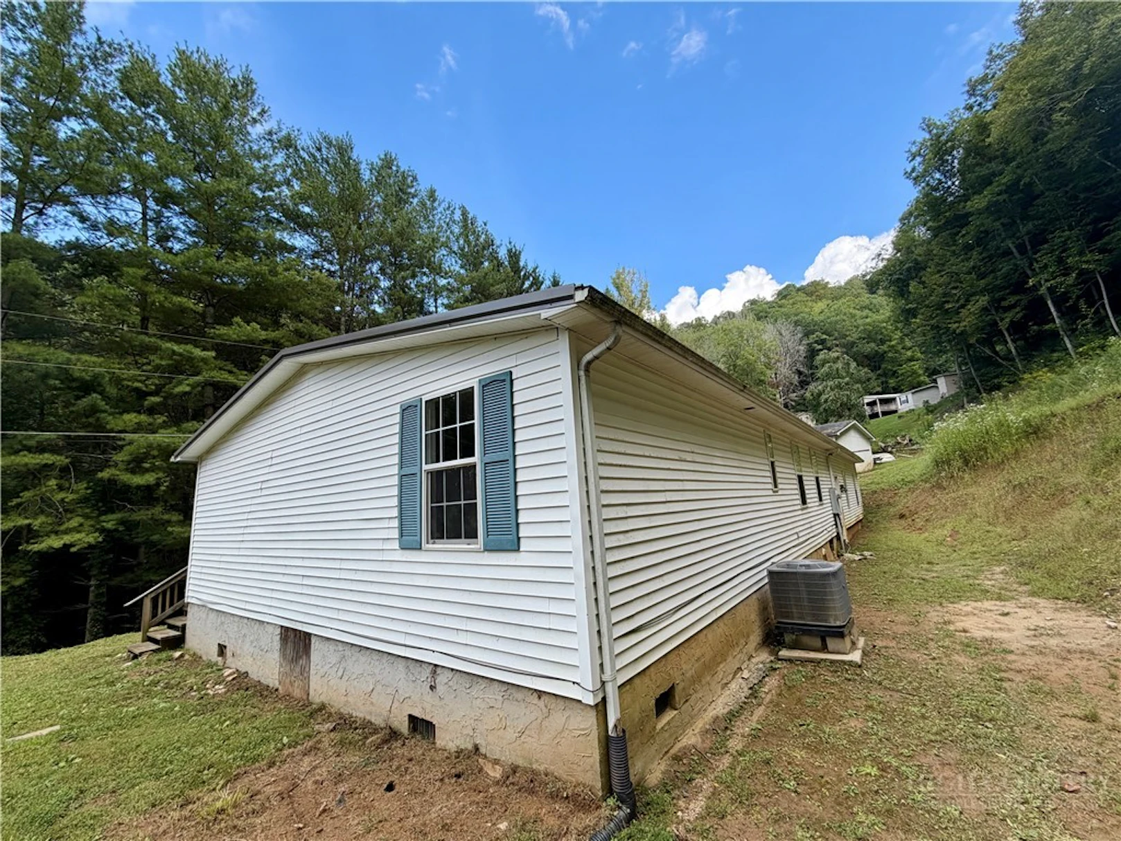 Image number 17 for the current listing