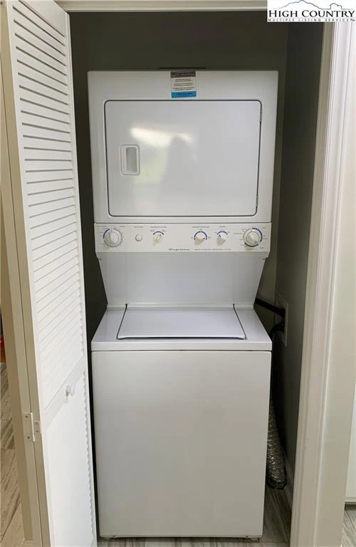 Image number 2 for the current listing