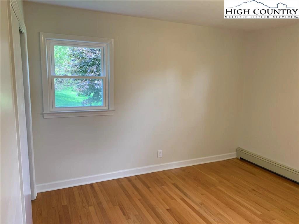 Image number 10 for the current listing