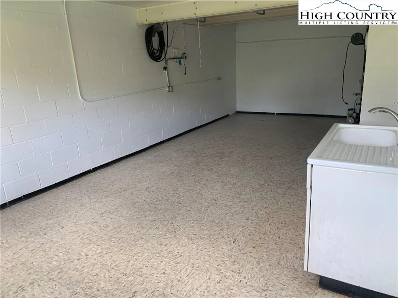 Image number 6 for the current listing