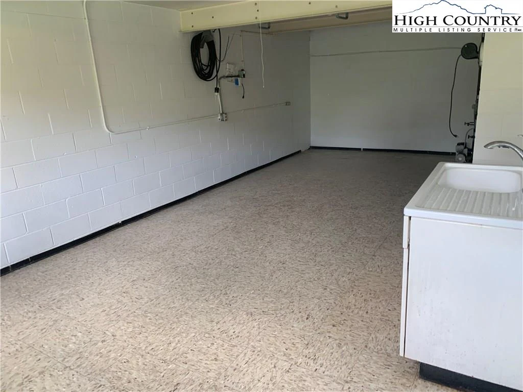 Image number 6 for the current listing