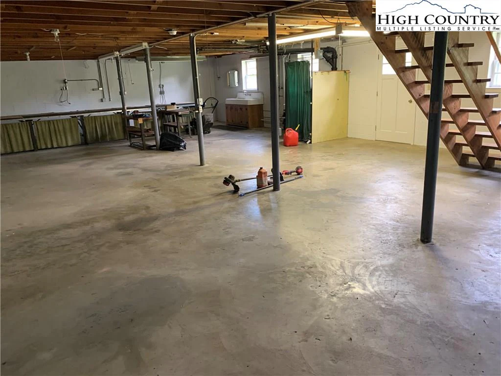 Image number 4 for the current listing