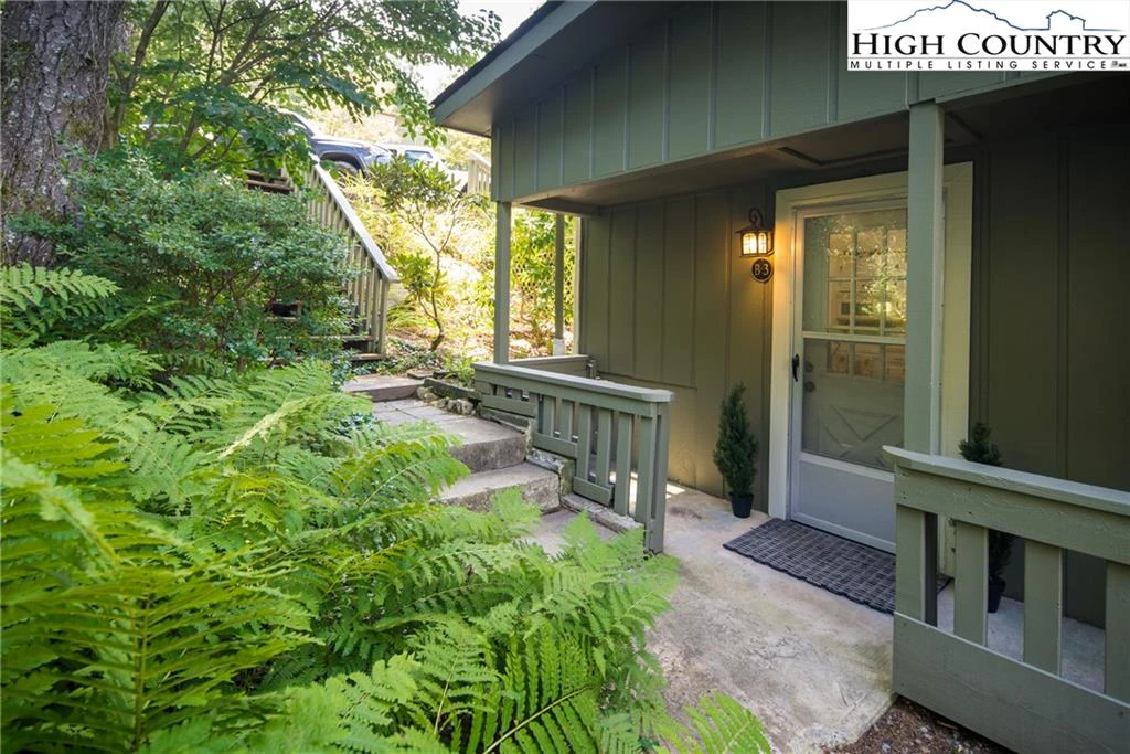 Image number 1 for the current listing