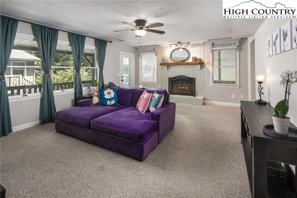 Image number 11 for the current listing