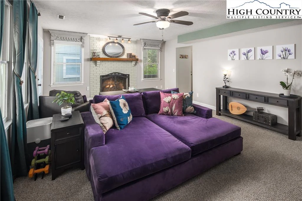 Image number 10 for the current listing