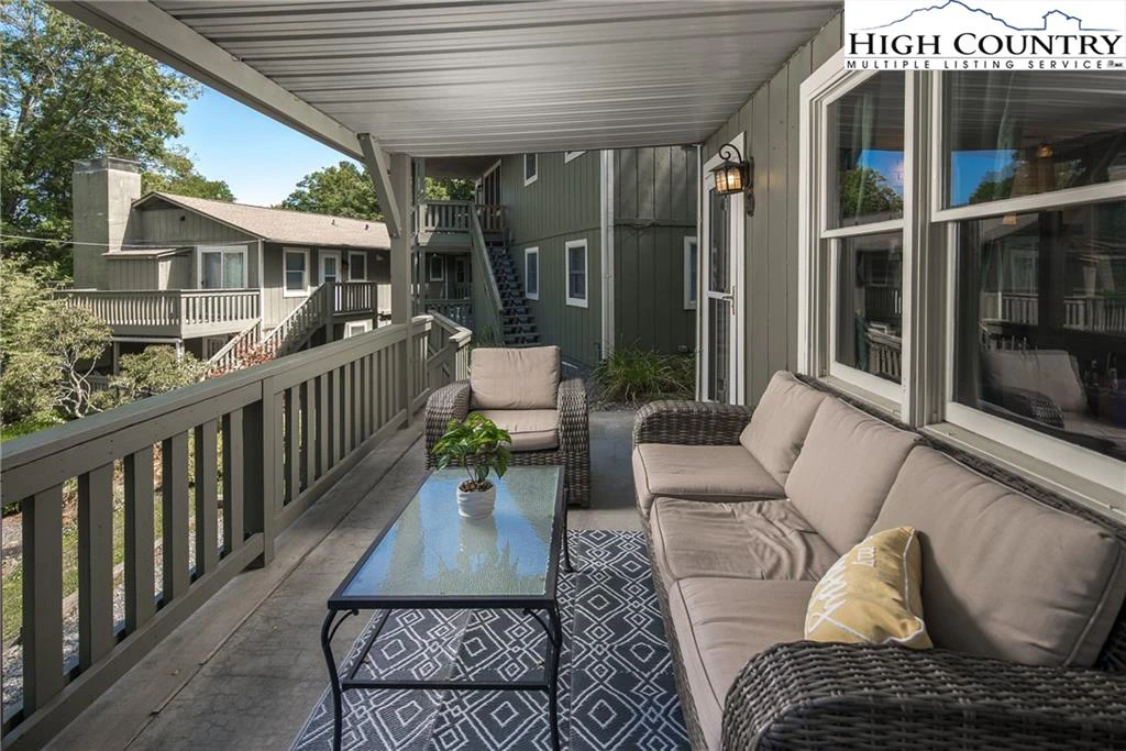 Image number 9 for the current listing