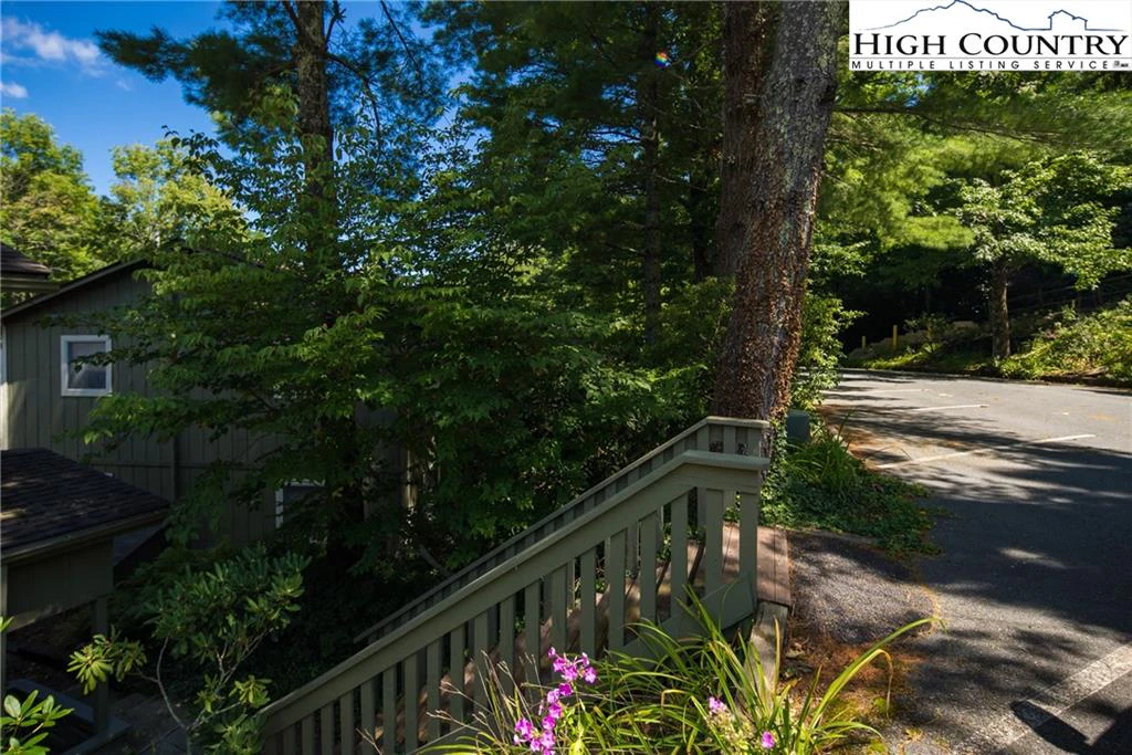 Image number 8 for the current listing