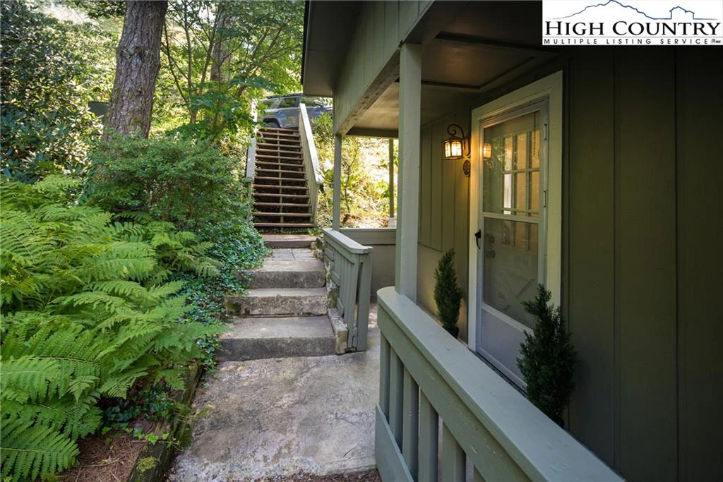 Image number 6 for the current listing