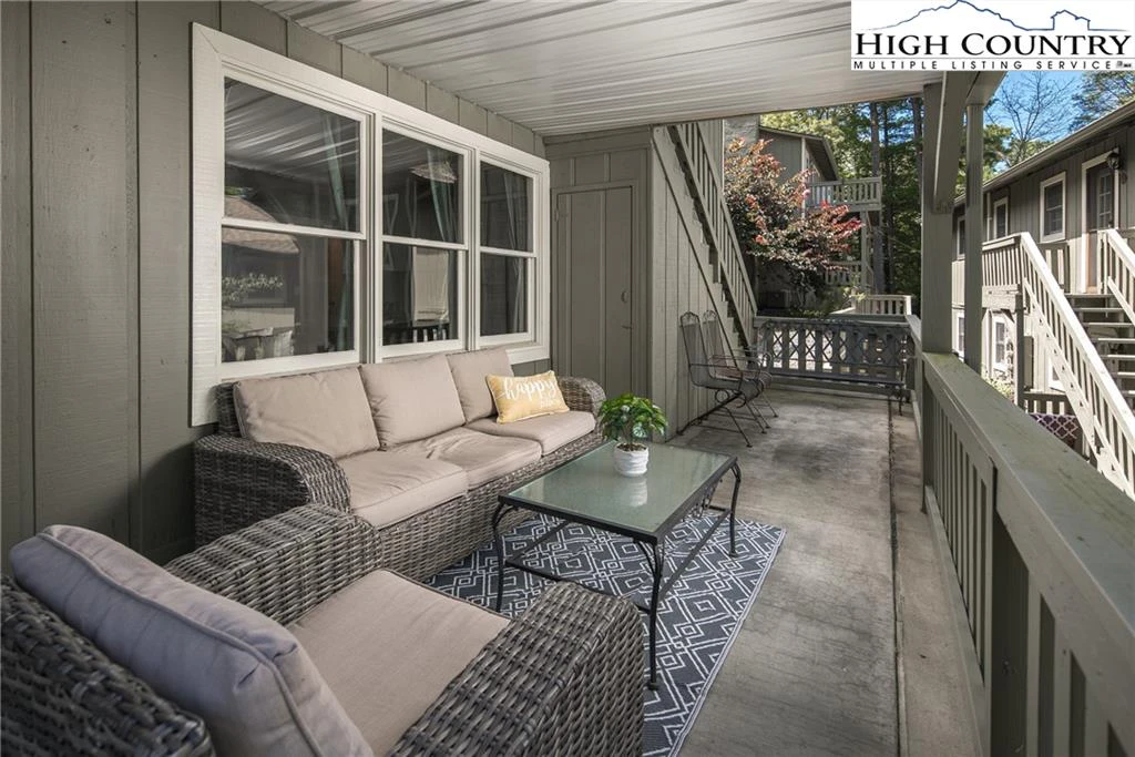 Image number 19 for the current listing