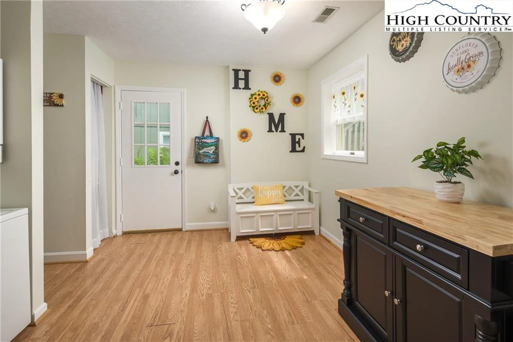 Image number 18 for the current listing