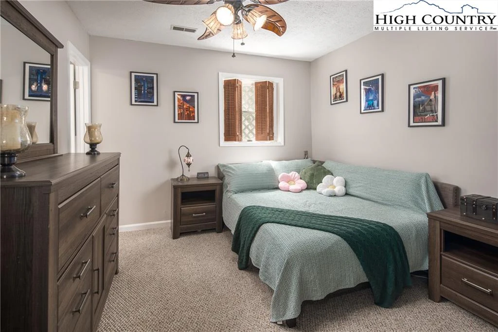 Image number 14 for the current listing