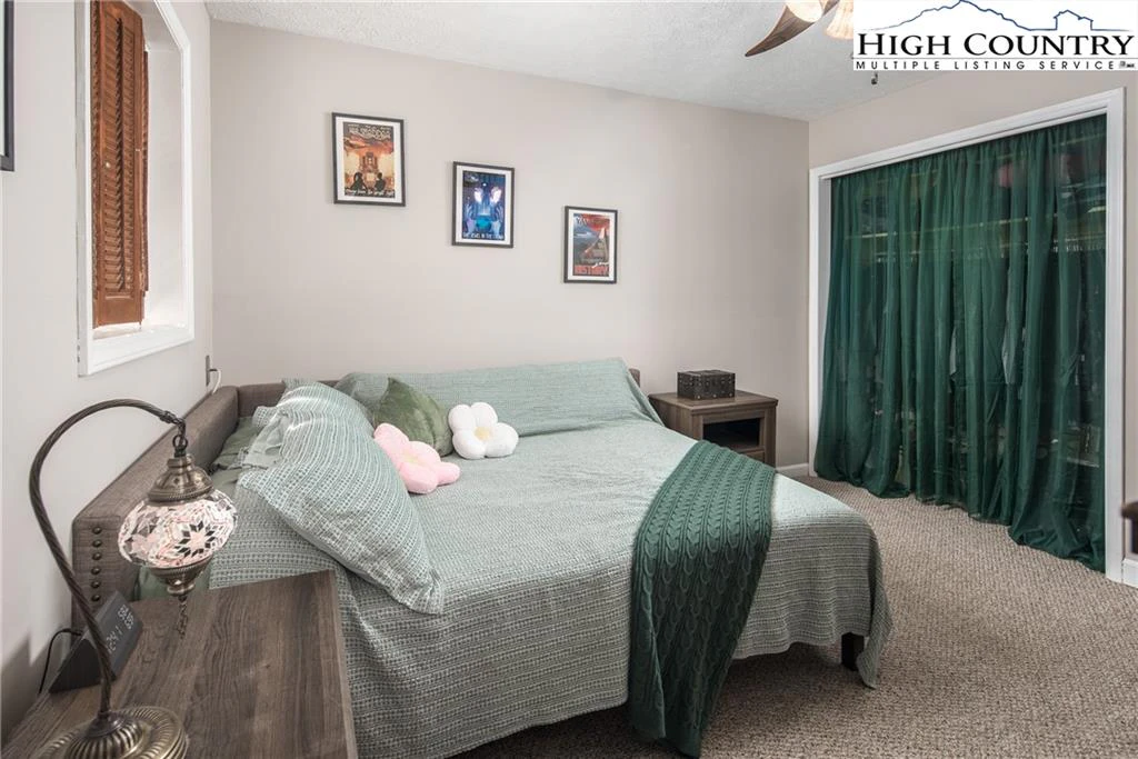 Image number 13 for the current listing