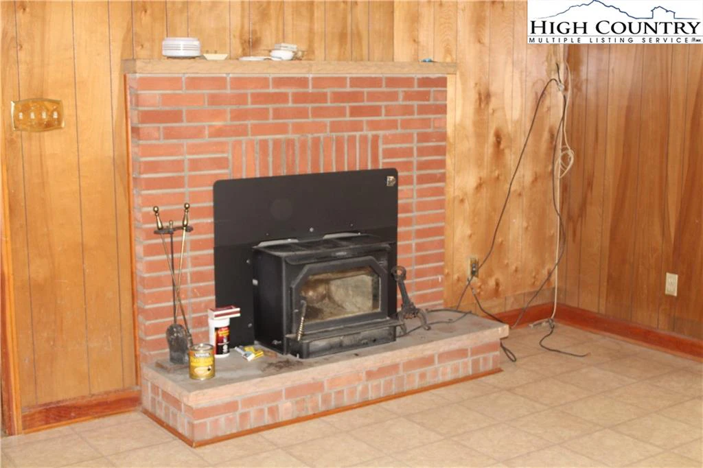 Image number 13 for the current listing