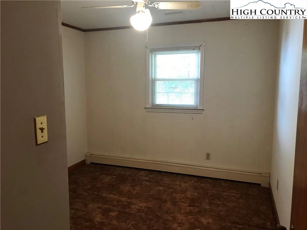 Image number 4 for the current listing