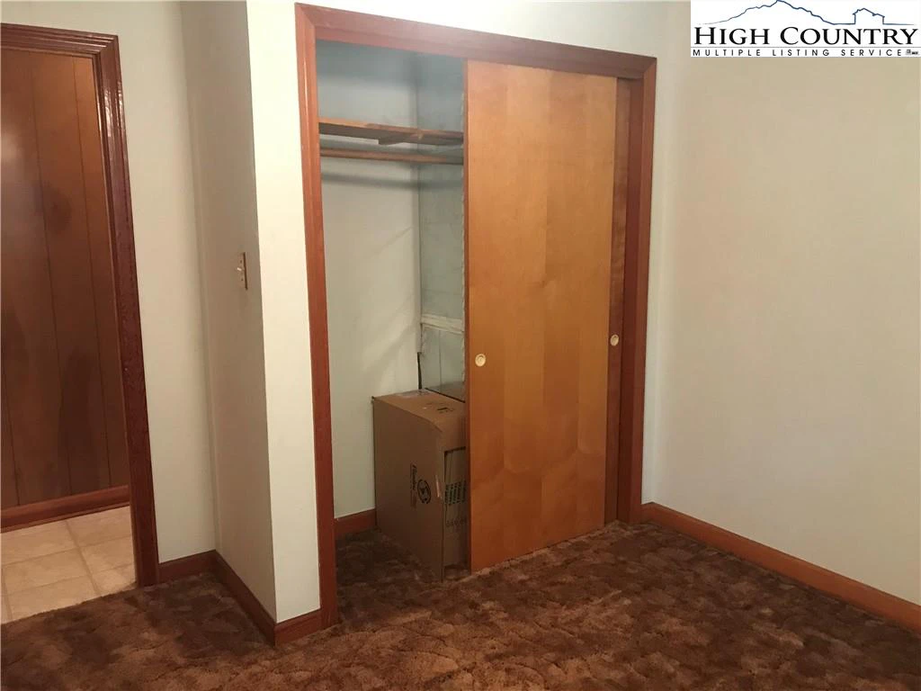 Image number 5 for the current listing