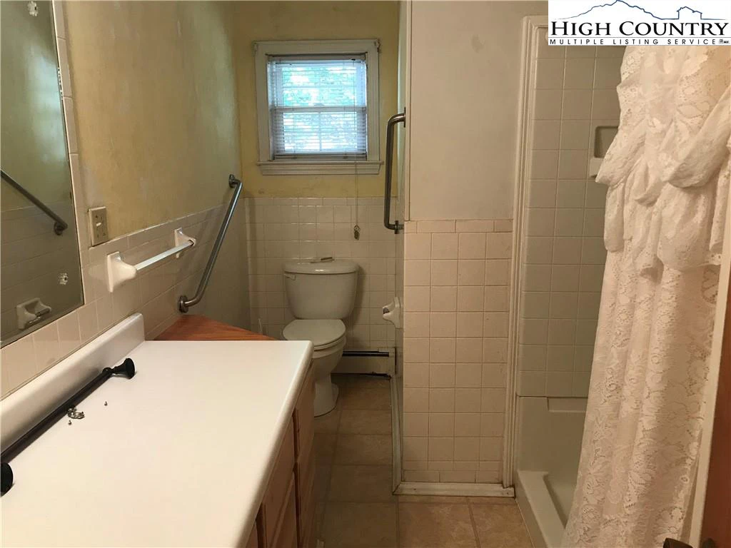 Image number 6 for the current listing