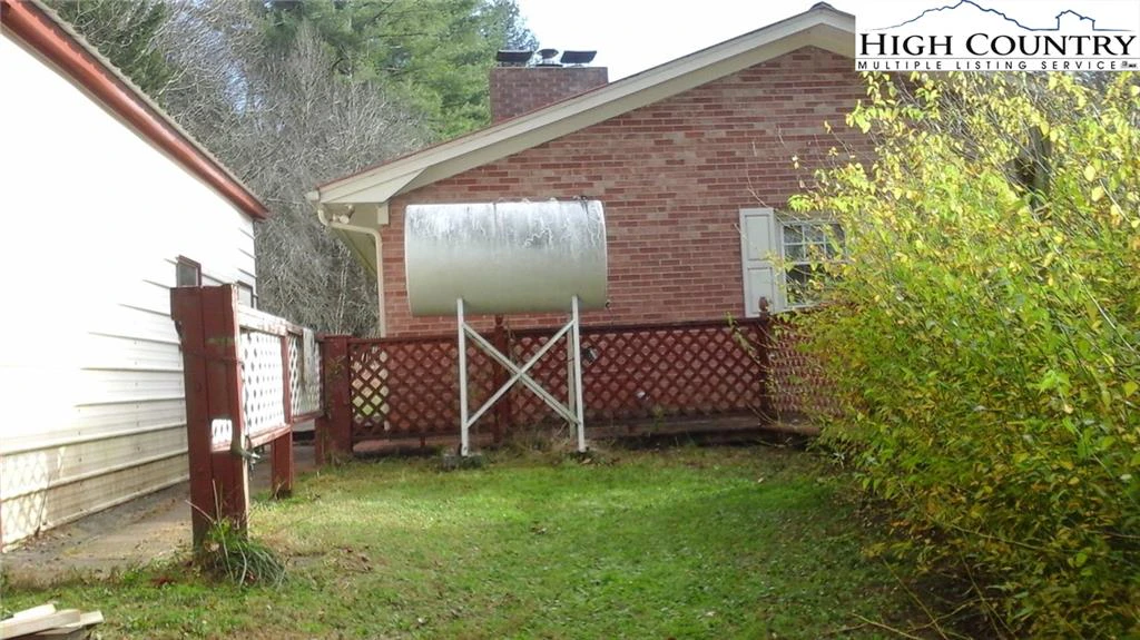 Image number 28 for the current listing
