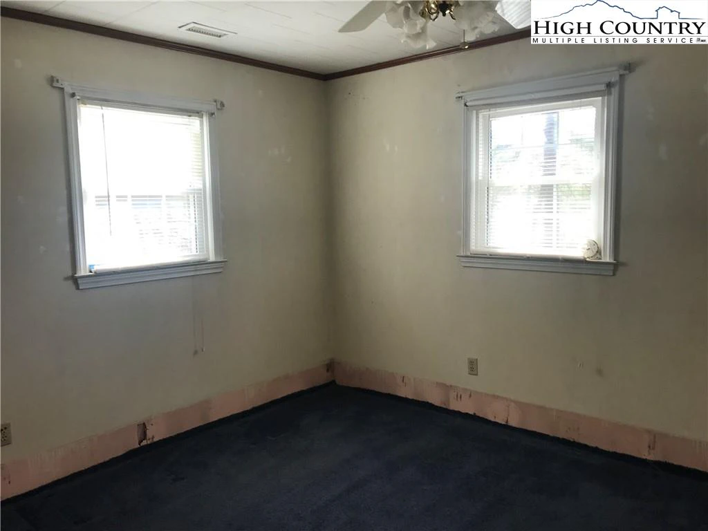 Image number 9 for the current listing