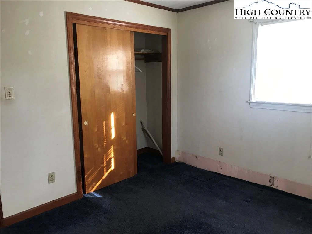Image number 10 for the current listing