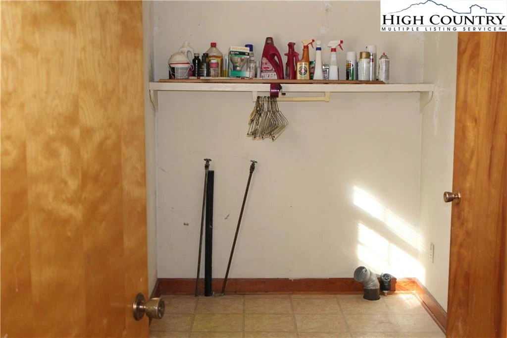 Image number 11 for the current listing