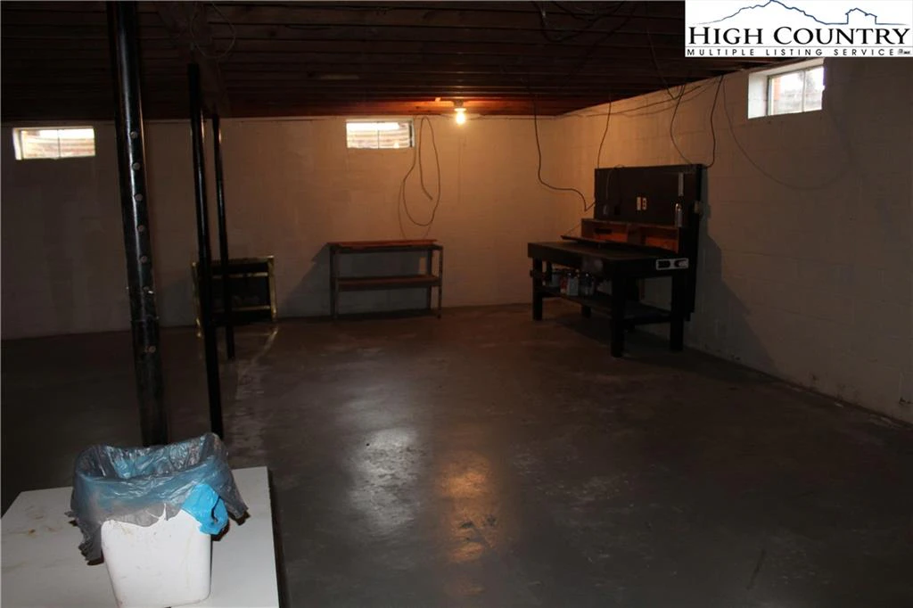 Image number 12 for the current listing