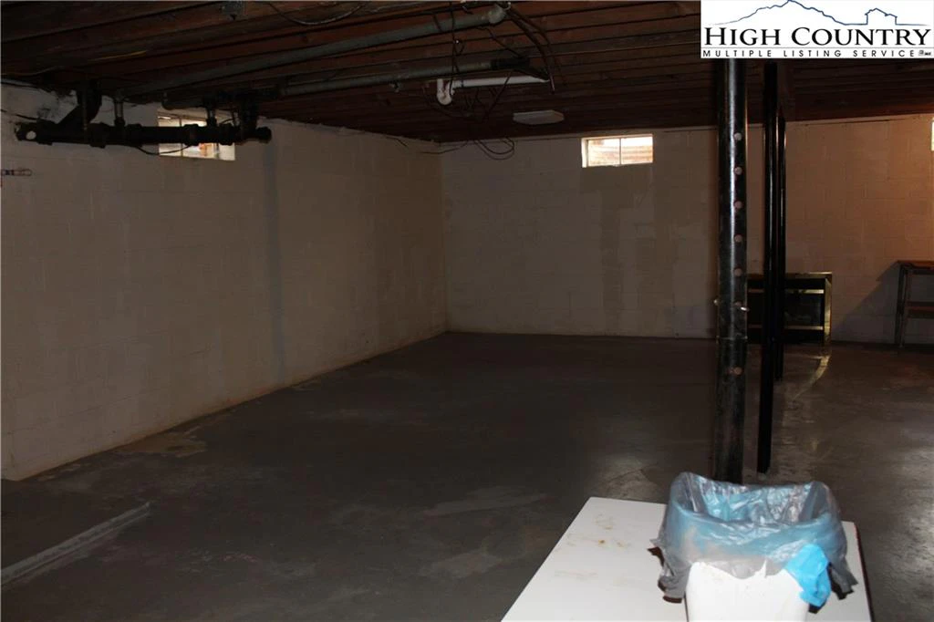 Image number 14 for the current listing