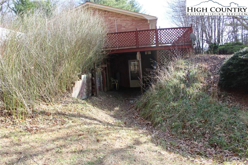 Image number 15 for the current listing