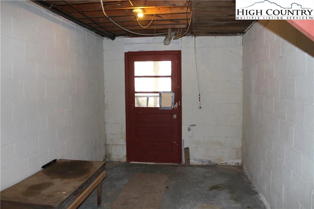 Image number 16 for the current listing