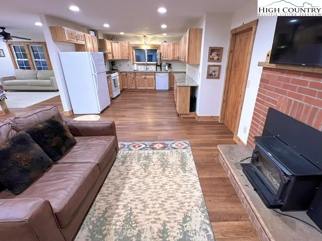 Image number 8 for the current listing