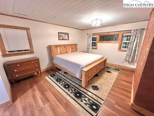 Image number 10 for the current listing