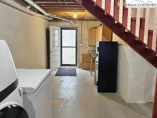 Image number 14 for the current listing