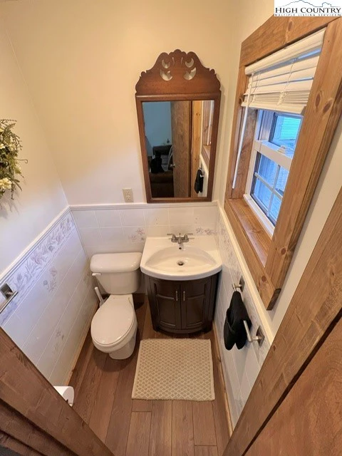 Image number 18 for the current listing