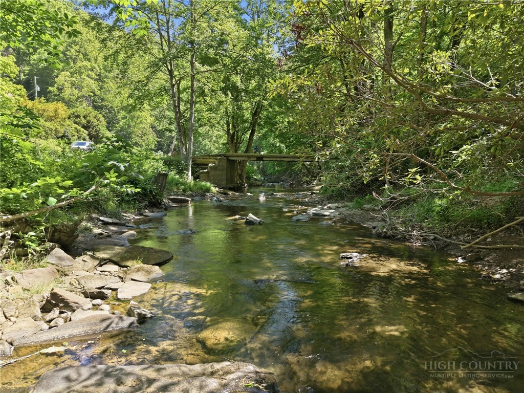 Image number 11 for the current listing