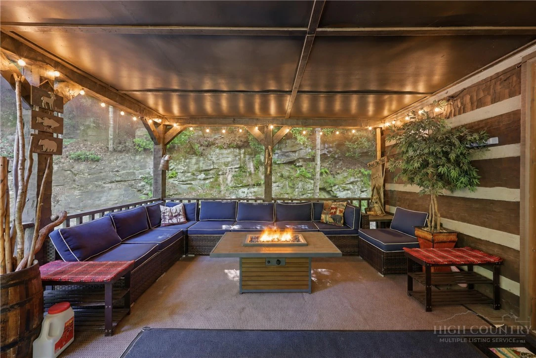Image number 13 for the current listing